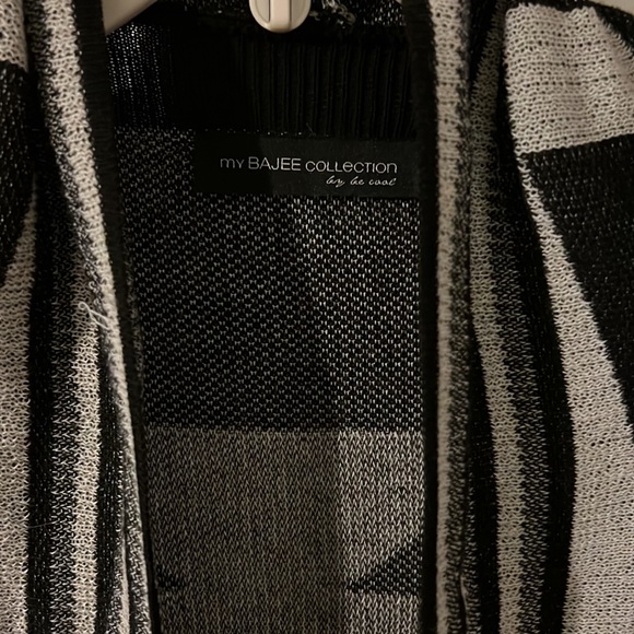 Women’s open front Aztec print asymmetrical cardigan - Picture 2 of 5